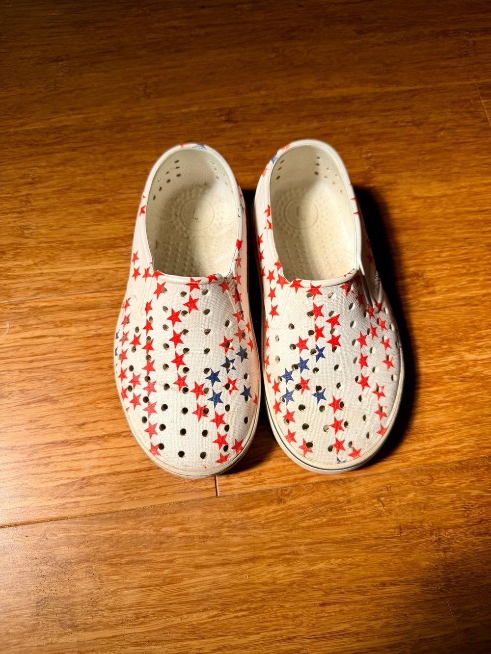 Native Kids White Slip-On Water Shoes with Red & Blue Star Print